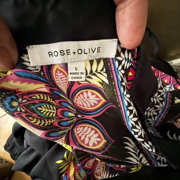 Rose + Olive Black Boho Floral V-Neck Tunic Blouse L 100% Polyester - Picture 5 of 6